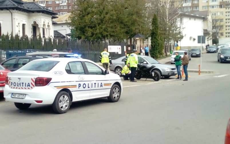 Accident în Piatra-Neamț. Un motociclist a ajuns la spital (FOTO)