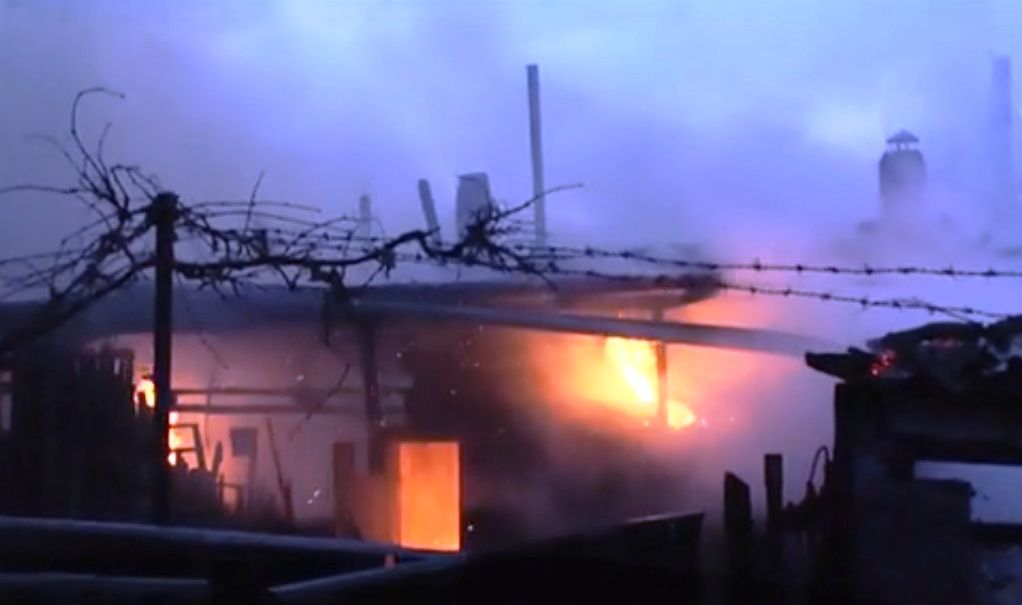 Locuință din Dulcești, incendiată intenționat