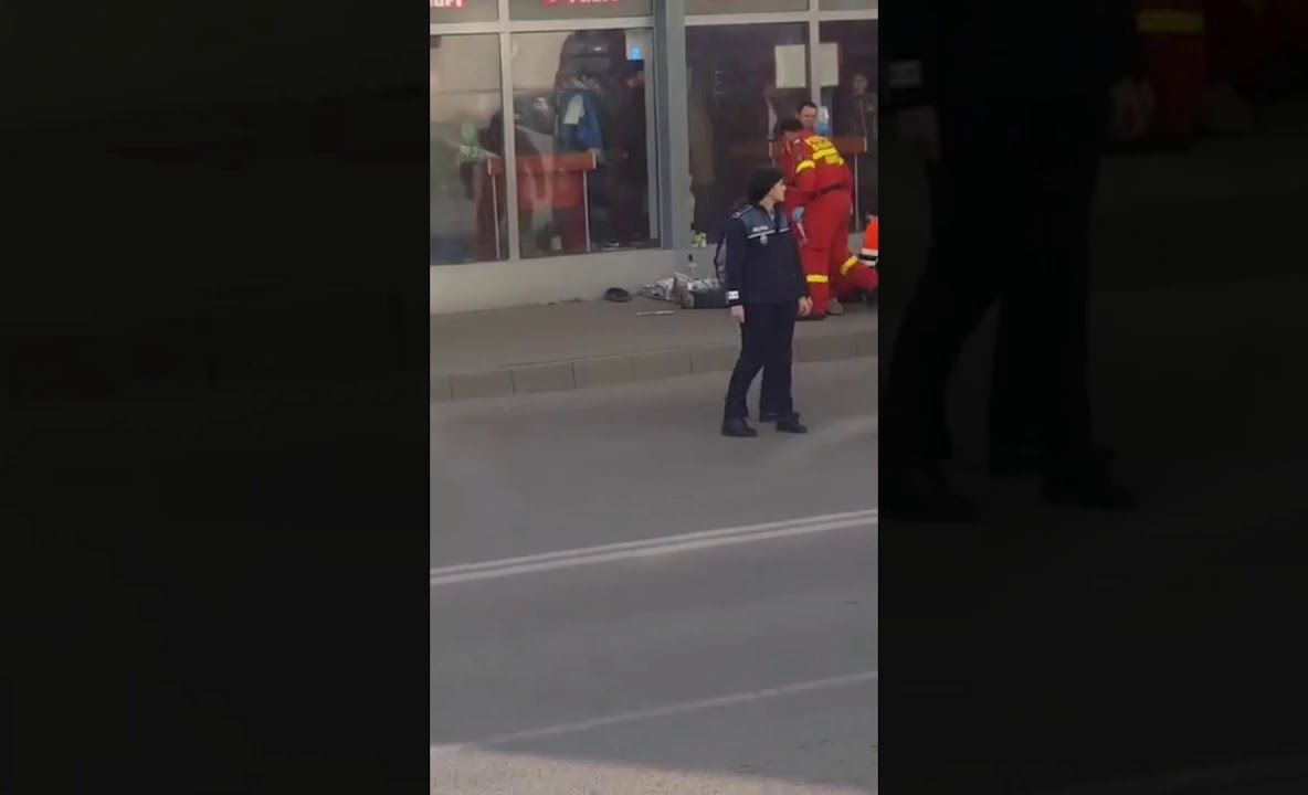 A decedat după ce i s-a făcut rău și a căzut pe stradă (VIDEO)