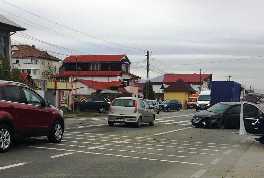 Doi răniți după un accident rutier la Săvinești (FOTO)