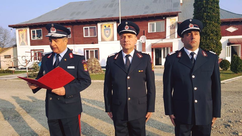 Ceremonie de trecere în rezervă, cu drept de pensie, a doi pompieri din Târgu-Neamț