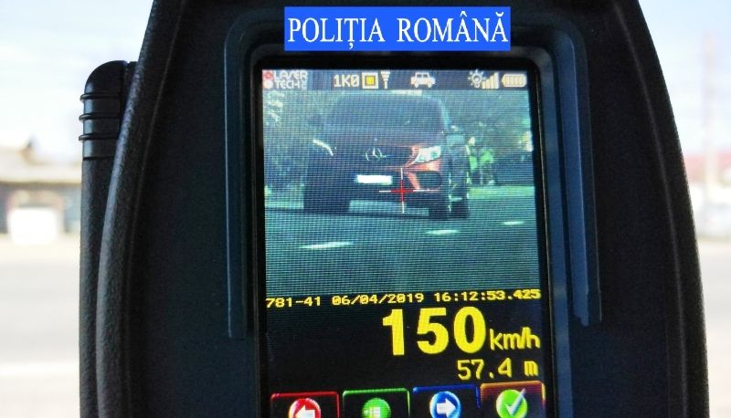 84 de permise reținute pentru viteză. Șofer prins cu 150 km/h în localitate (FOTO)