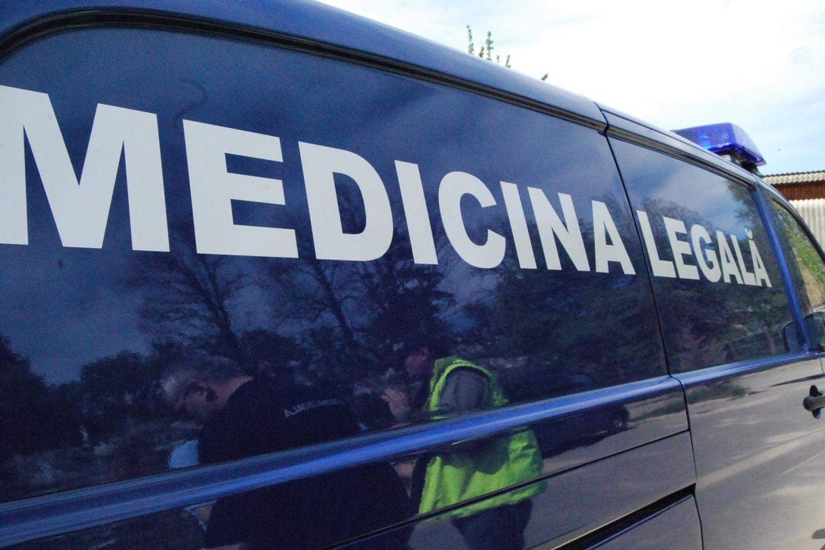 Cadavrul unul bărbat, descoperit după o săptămână