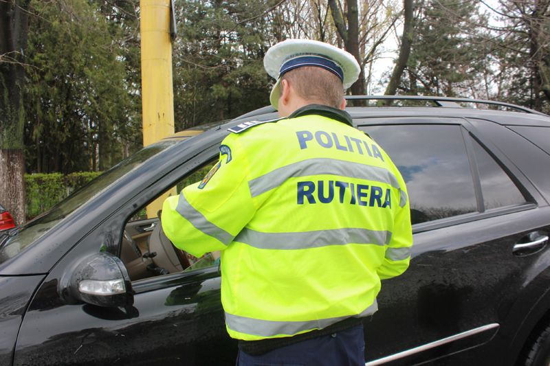 Peste 100 de șoferi au rămas pietoni într-o săptămână