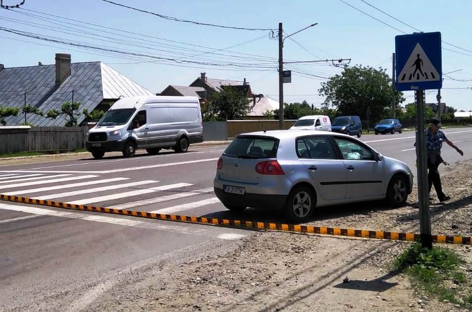 Accident la Dumbrava Roșie. O femeie însărcinată şi un copil au ajuns la spital (FOTO)