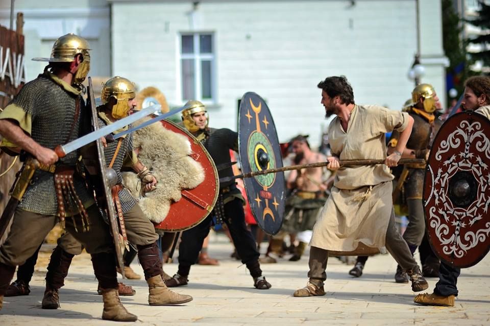 Festivalul Dacic Petrodava aduce laolaltă reconstituiri istorice și trupe de prestigiu din România