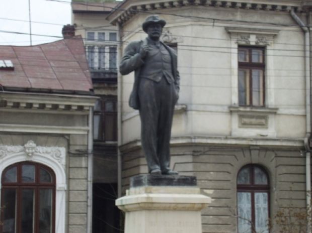 O statuie a lui Caragiale, în mărime naturală, va fi amplasată în Piatra-Neamț