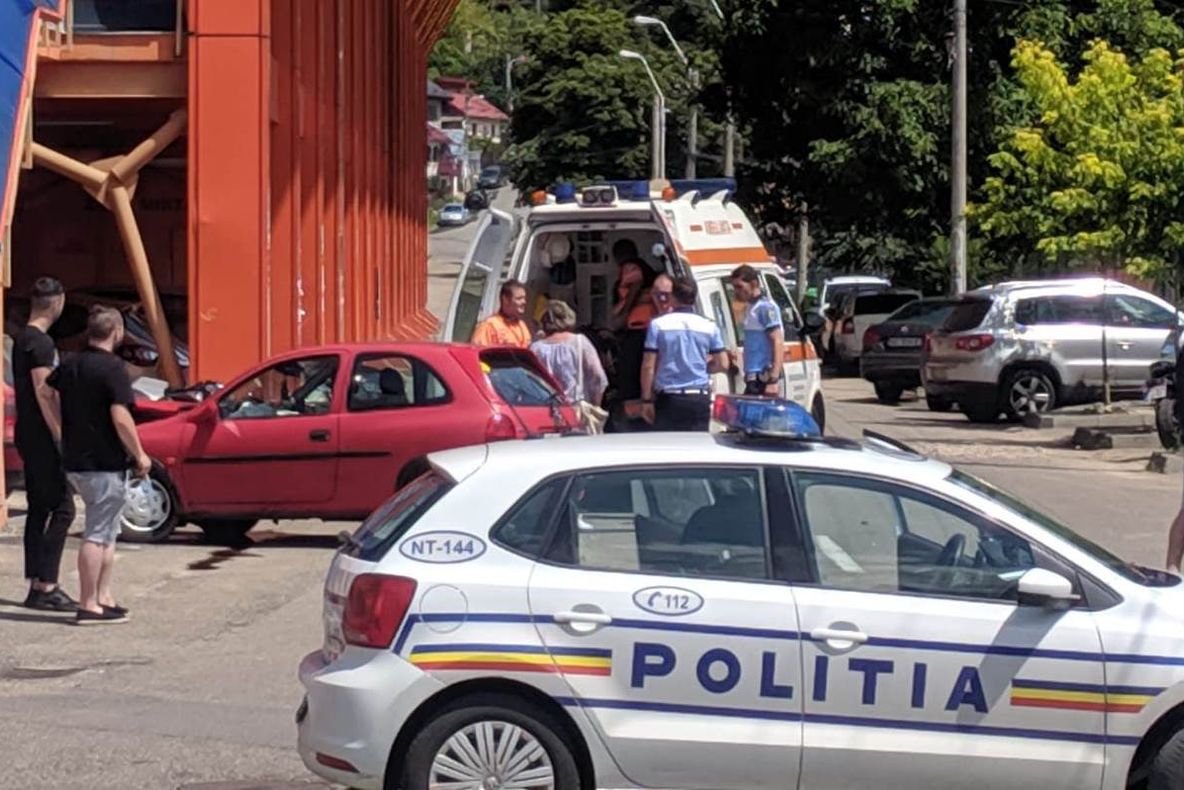 O șoferiță a provocat un accident în zona Stadionului Municipal (FOTO)