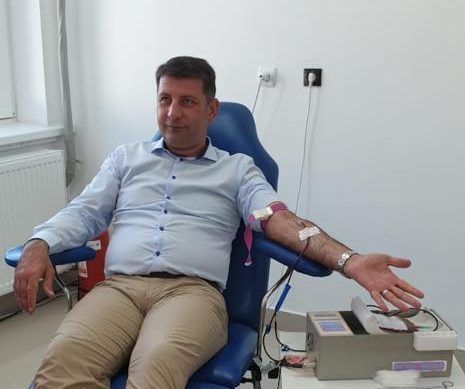 Primarul Lucian Micu a donat sânge. Romașcanii sunt invitați să-i urmeze exemplul