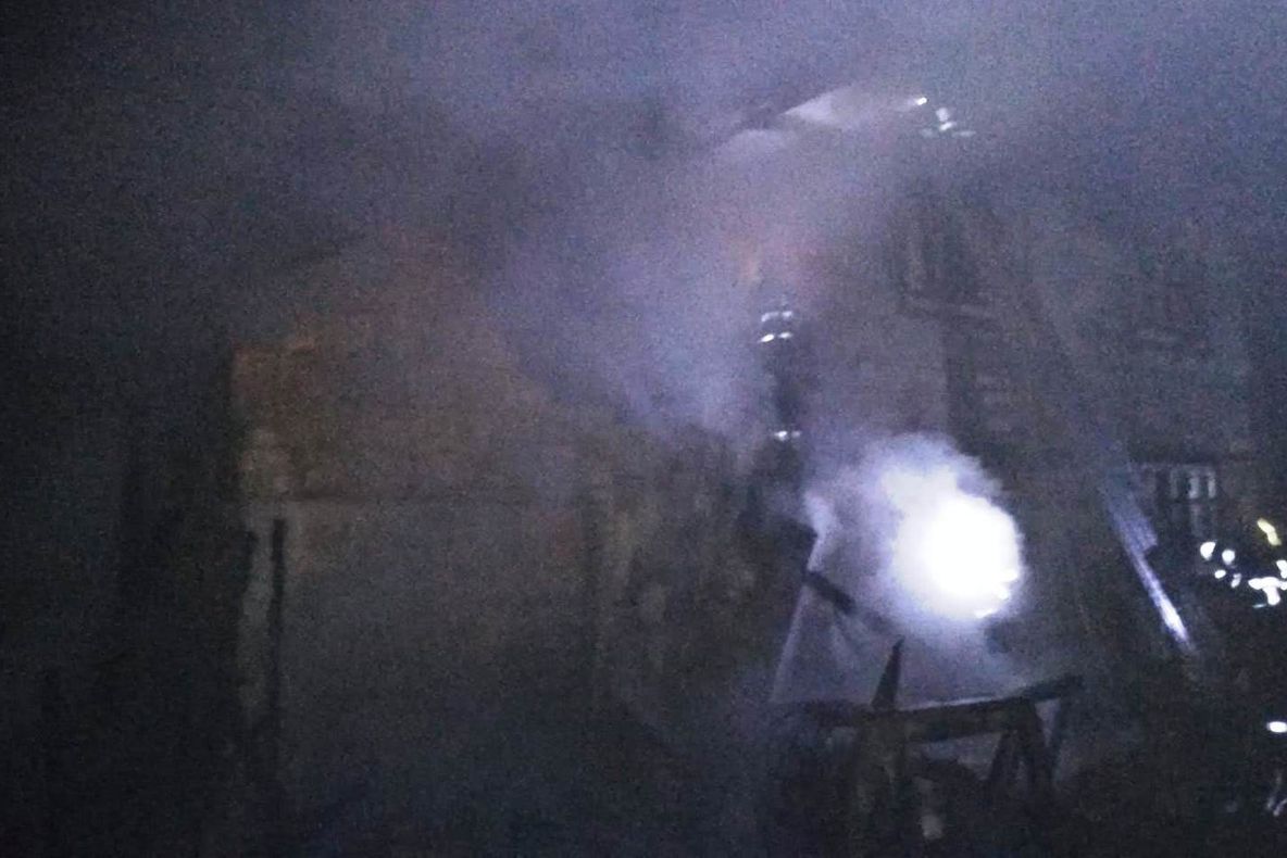Tragedie în Neamț! O femeie și cei doi copii ai ei au ars de vii într-un incendiu (FOTO)