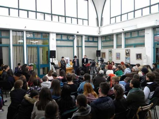 Elevi din trei licee au umplut cupola Bibliotecii Județene la întâlnirea cu Mădălina Mantu și Mihăiță Macoveanu