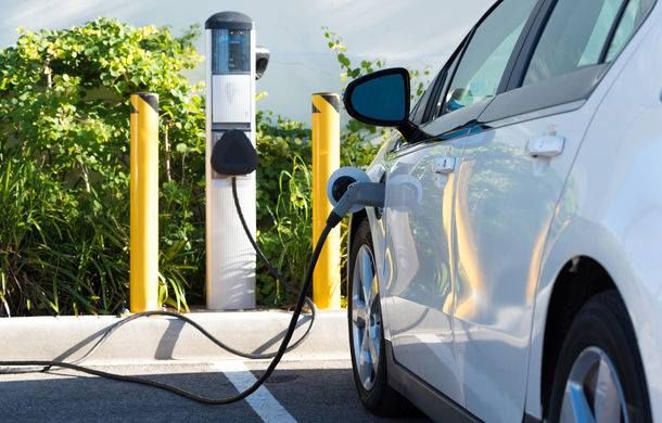 6 noi stații de reîncărcare pentru vehicule electrice în Piatra-Neamț