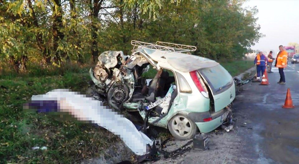 Doi romașcani au murit într-un accident la Iași (FOTO)