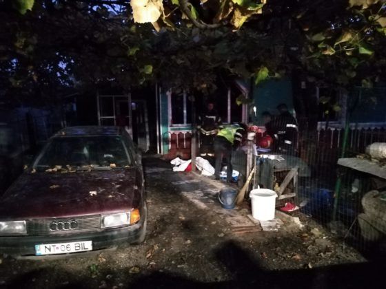 Un bărbat a murit intoxicat cu fum în urma unui incendiu (FOTO)
