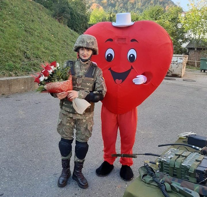 Dragoste și arme! Surpriză romantică pentru un militar de carieră!