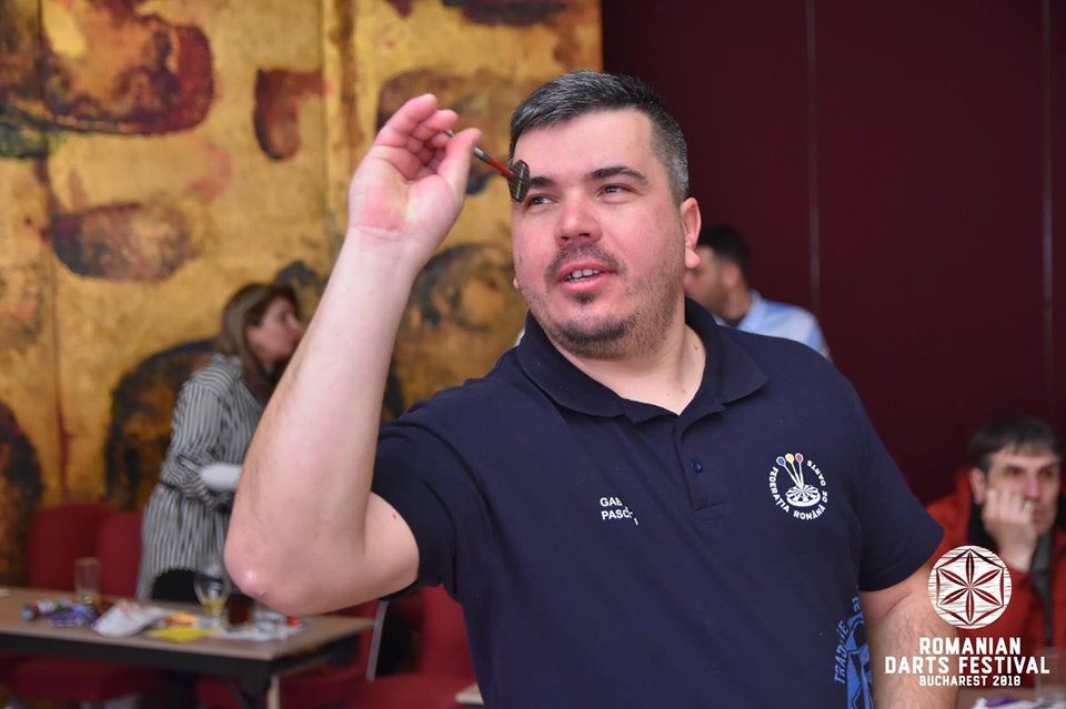 Pietreanul Gabriel Pascaru, între cei mai buni 40 de jucători de darts din lume
