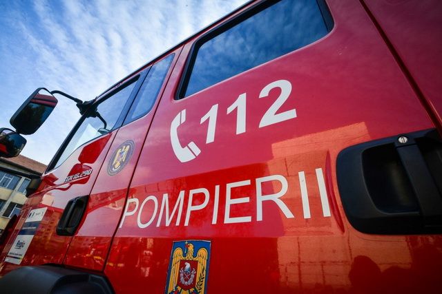 Bărbat inconștient, salvat de pompieri dintr-o râpă din zona Bâtca Doamnei