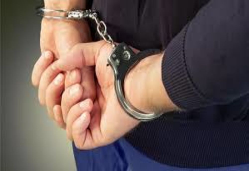 Polițiștii din Piatra-Neamț, percheziții în București. Un tânăr a fost reținut pentru înşelăciuni pe internet