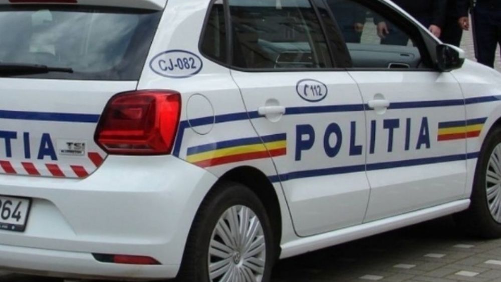 O şoferiţă beată s-a răsturnat cu maşina în şanţ, la Dobreni
