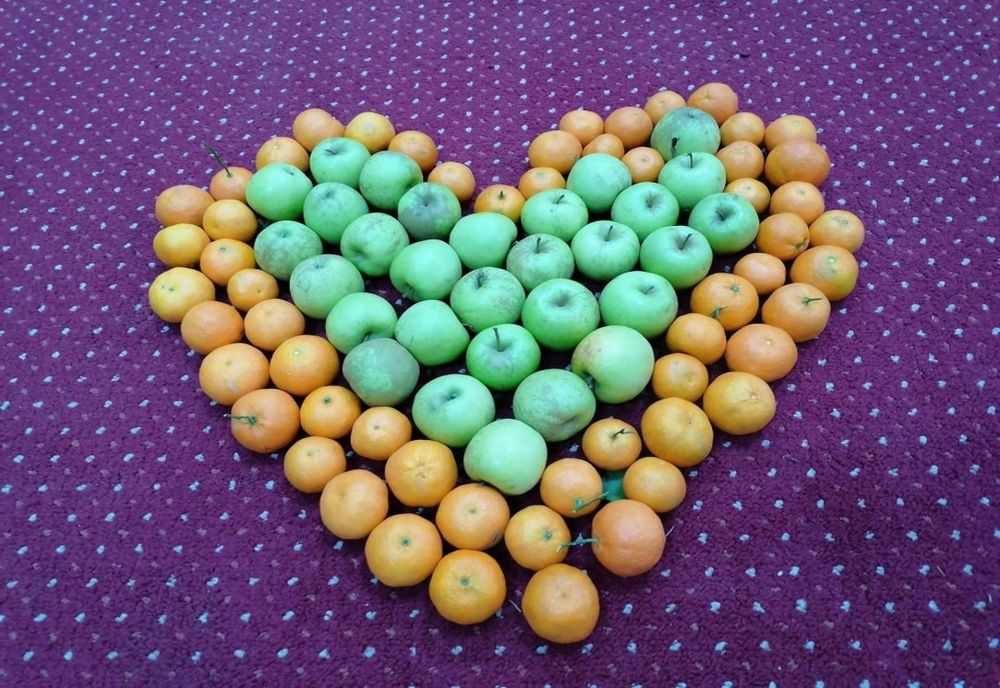 Aproximativ 12 tone de fructe și legume au fost donate de elevii și profesorii nemțeni familiilor nevoiașe