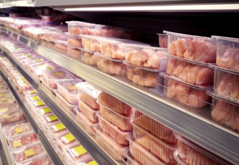 Alertă sanitară! Carne suspectă de gripa aviară în magazinele din Neamț