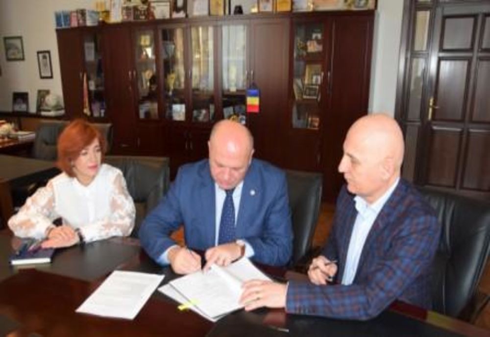 Trei noi contracte cu finanțare europeană, semnate la Piatra-Neamț