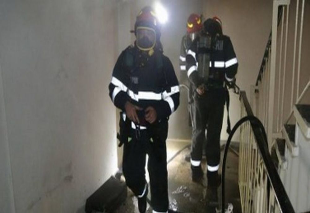 Incendiu în Roman provocat de jocul copiilor cu focul