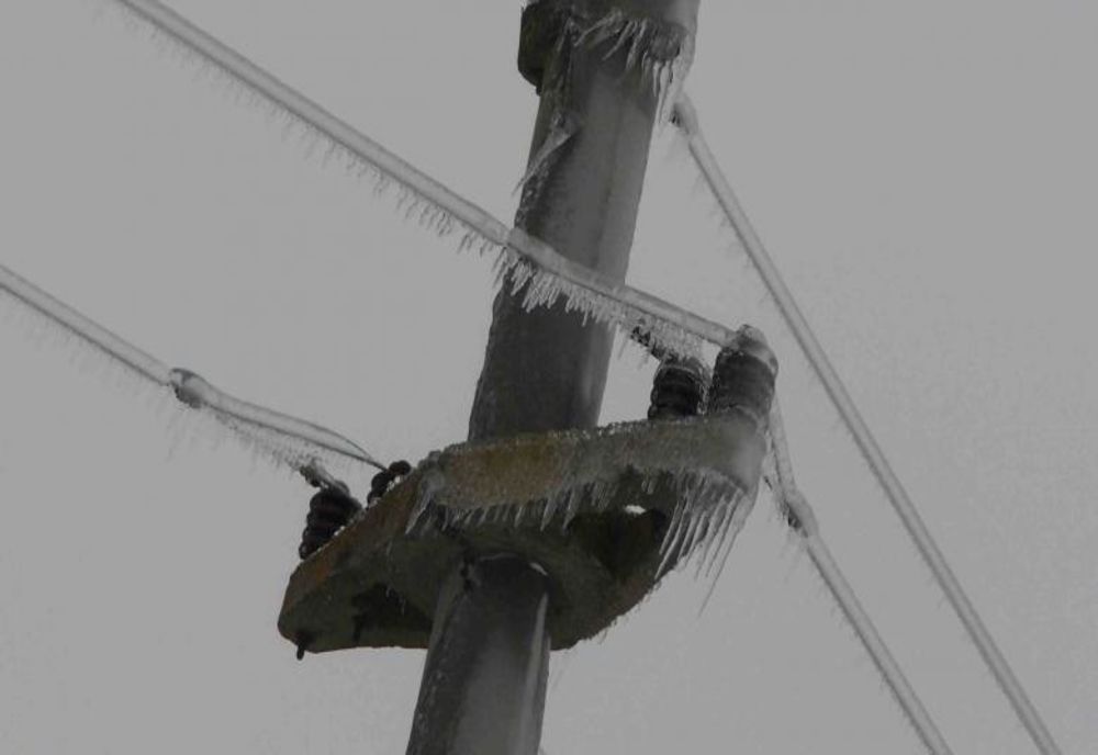 Peste 900 de consumatori au rămas fără energie electrică