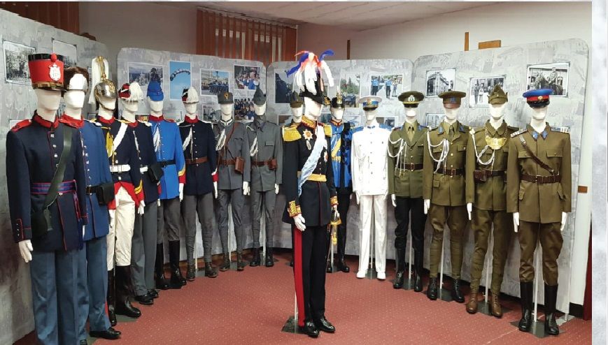 Expoziție cu uniforme militare de jandarmi la Piatra Neamț
