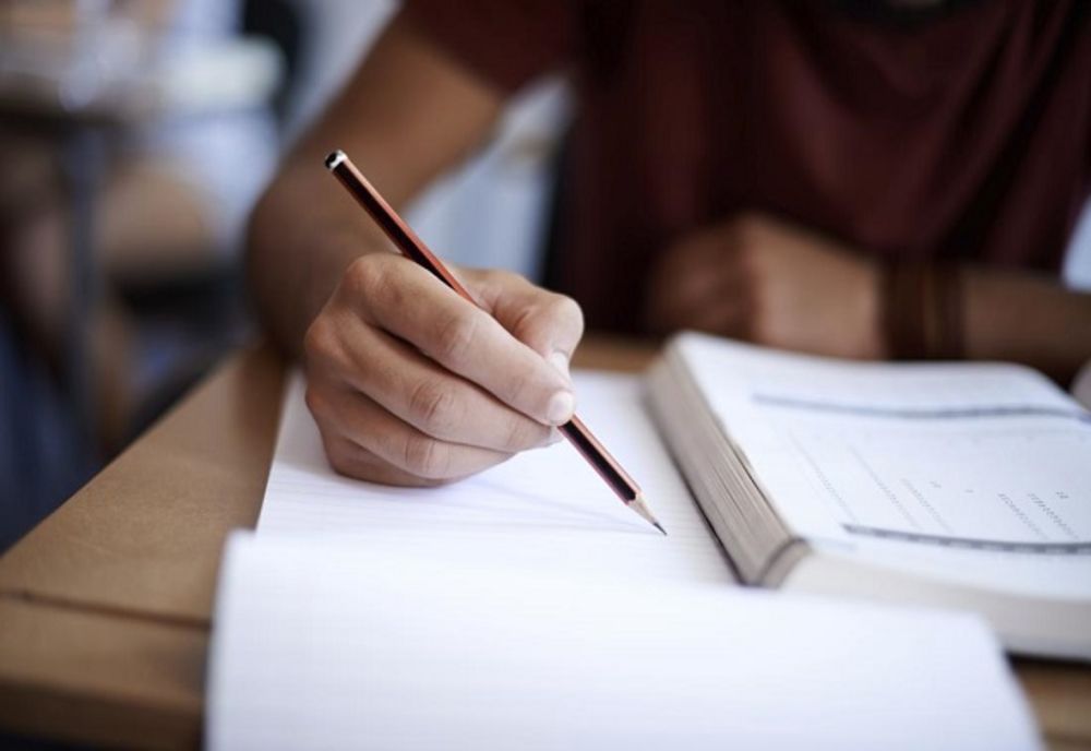 Programele de examen pentru Evaluarea Națională și Bacalaureat au fost schimbate. Vor conține doar materia din primul semestru