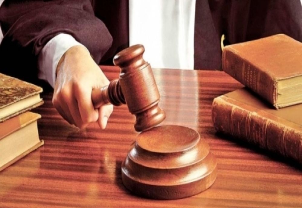 Tânăr trimis în judecată pentru cumpărare de influență