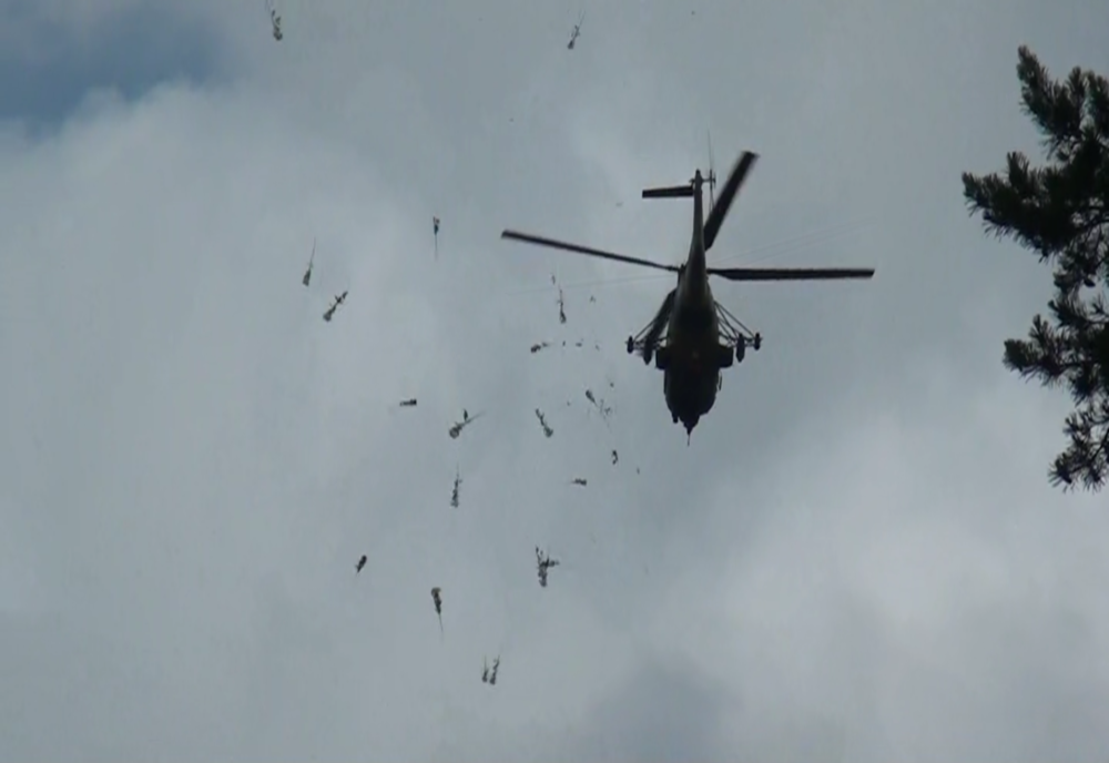 Militarii Bazei 95 Aeriane Bacău, gest de recunoștință față de cadrele medicale di Moldova