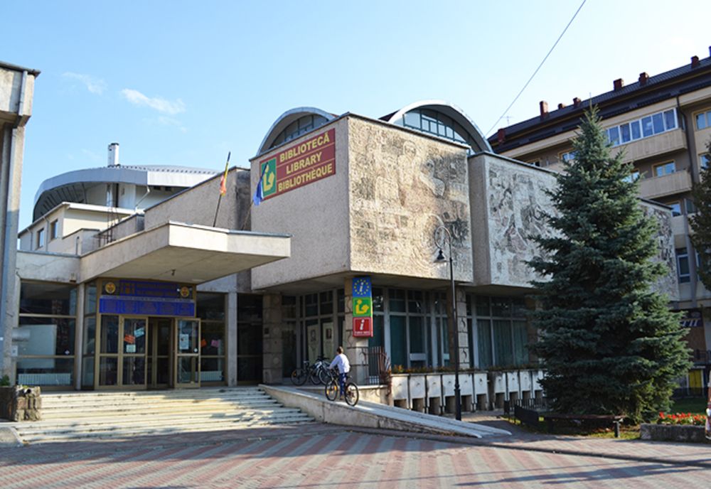Expoziție colectivă de pictură, la Biblioteca Județeană