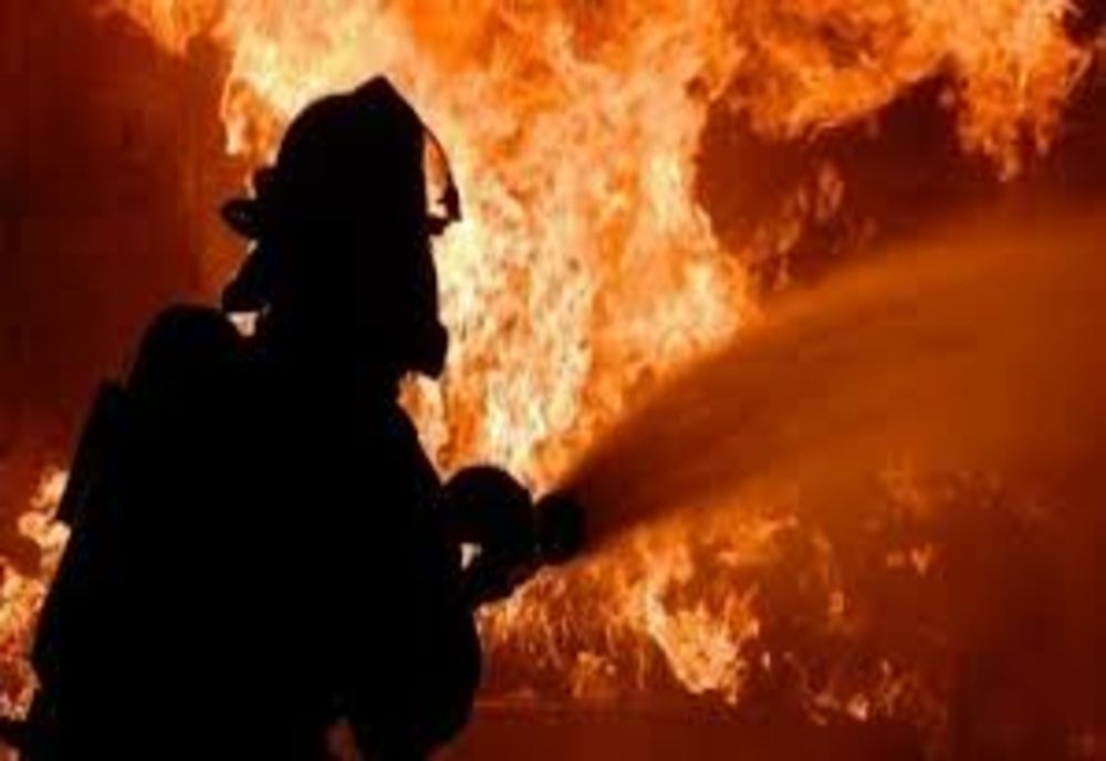 Femeie salvată din flăcări de pompierii nemțeni
