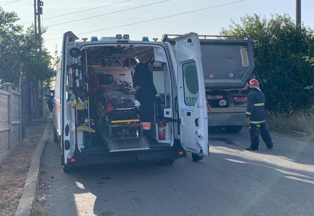 Accident în Piatra-Neamț! Un cioban a vrut să salveze o oaie și a murit sub roțile  unui TIR (FOTO)