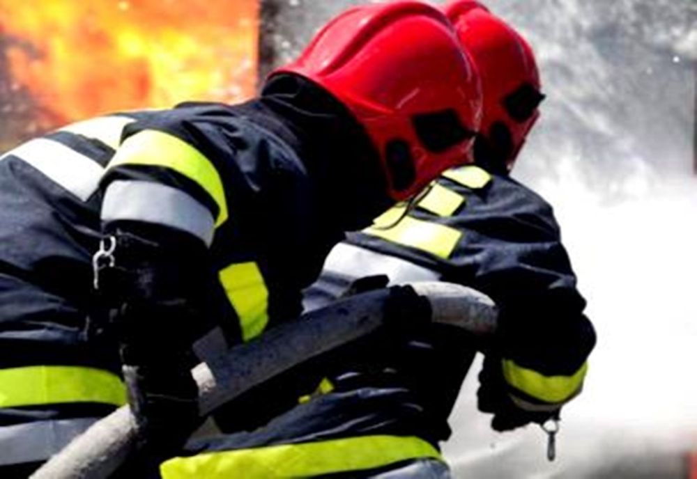 Incendiu la o locuință în Roman! Proprietara a suferit atac de panică