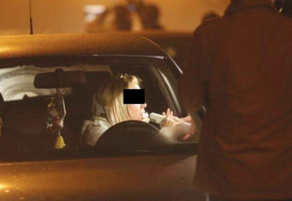 Șoferiță cu o alcoolemie de 0,79 mg/l alcool pur în aerul expirat, implicată într-un accident rutier