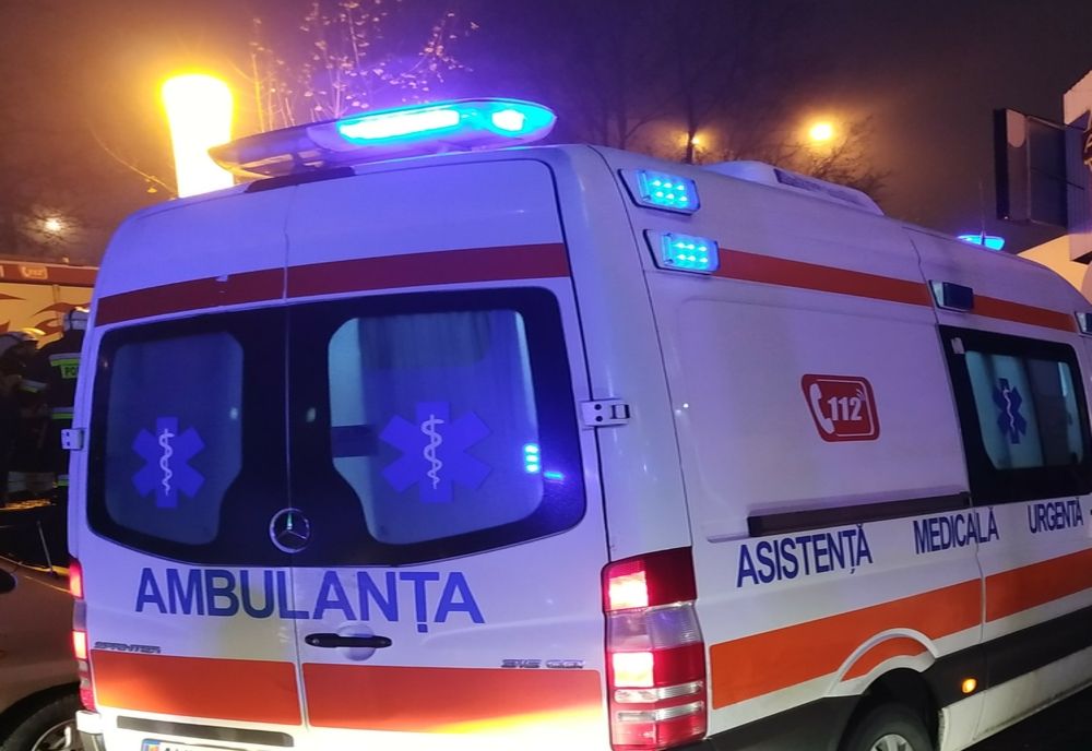 Accident în parcare! Două persoane au ajuns la spital
