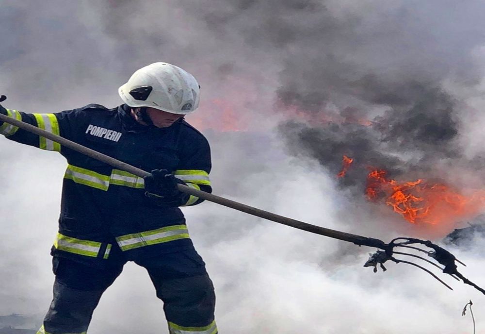 70 de pui au ars intr-un  incendiu produs la o anexă gospodărească din comuna Gherăești
