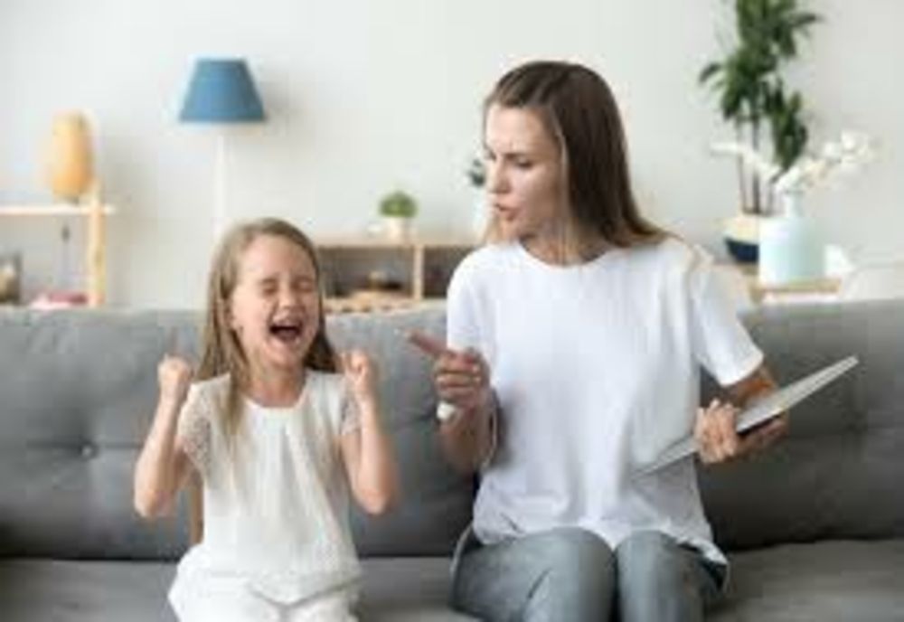 Adolescentă fugită de acasă după o ceartă cu mama! 