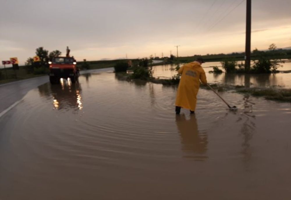 COD PORTOCALIU de inundații pe râuri din 10 județe și COD GALBEN în 15 județe!