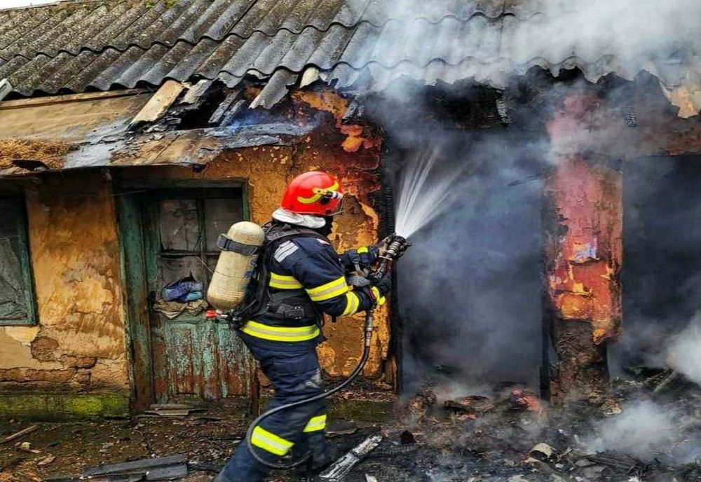 Adăpost de animale incendiat intenționat  