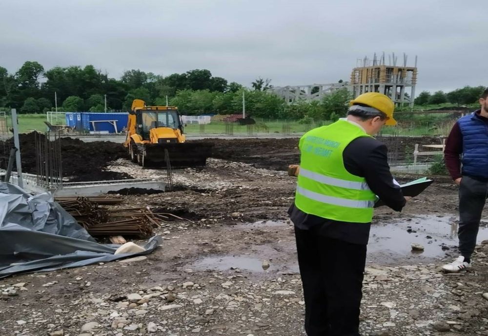 Amenzi pentru angajatorii din domeniul construcţiilor 