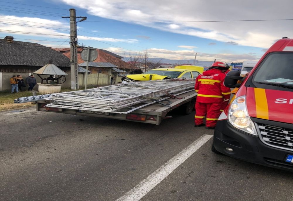 Accident rutier cu persoană încarcerată în  Zăneşti 