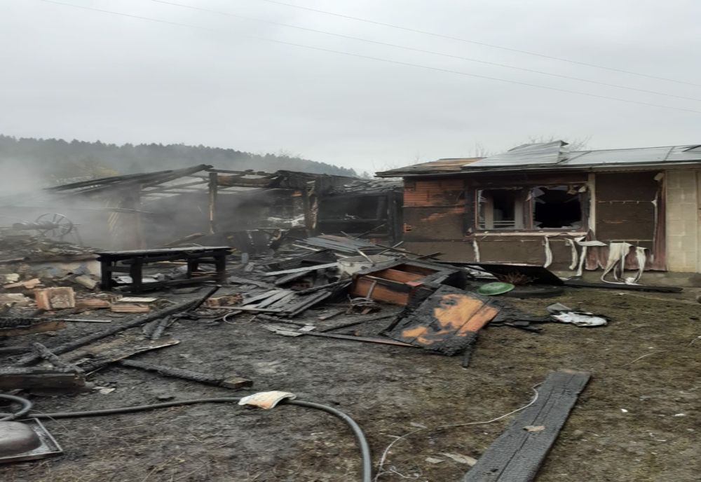 Incendiu la o locuință în Crăcăoani! Un bătrân a suferit arsuri