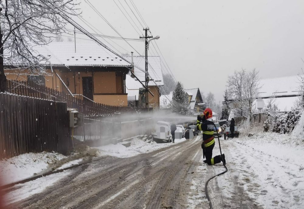 Accident pe o stradă din Piatra-Neamț! O țeavă de gaz a fost ruptă