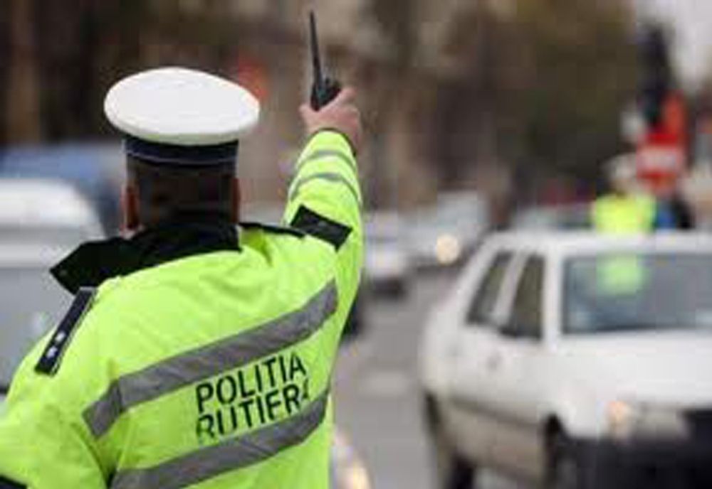 N-a luat examenul pentru permisul de conducere, dar s-a suit la volan. Ce riscă un tânăr de 18 ani