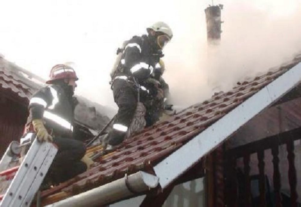 Incendiu la o locuință din Grințieș din cauza unei țigări aruncate la întâmplare