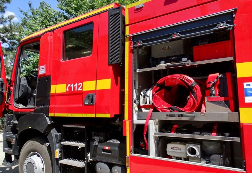 Pompierii au intervenit într-o comună nemțeană pentru a stinge un incendiu. Ce au găsit în mijlocul flăcărilor