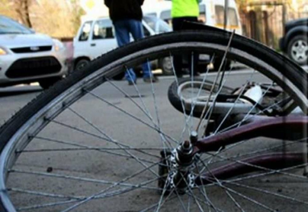 Biciclist rănit pe o stradă din Roman